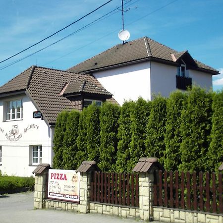 Penzion A Restaurace U Veterana Френштат-под-Радгоштем Экстерьер фото