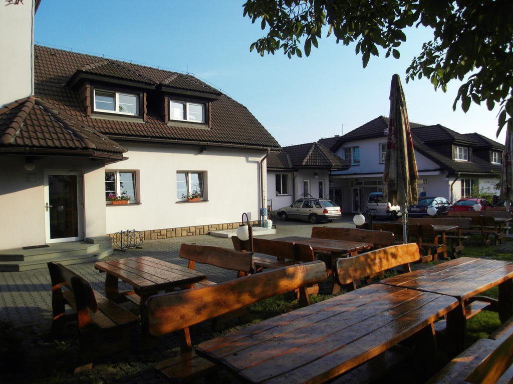Penzion A Restaurace U Veterana Френштат-под-Радгоштем Экстерьер фото