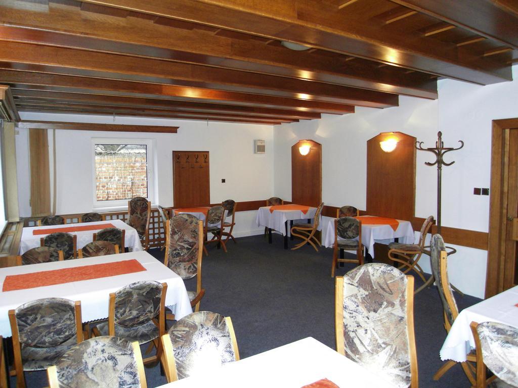 Penzion A Restaurace U Veterana Френштат-под-Радгоштем Экстерьер фото