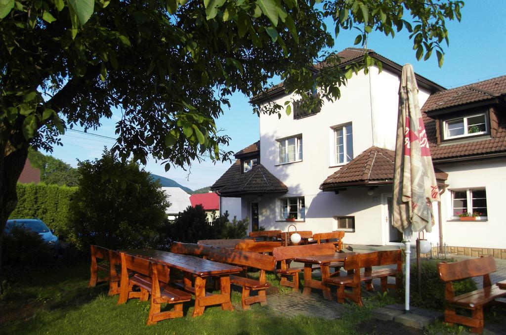 Penzion A Restaurace U Veterana Френштат-под-Радгоштем Экстерьер фото